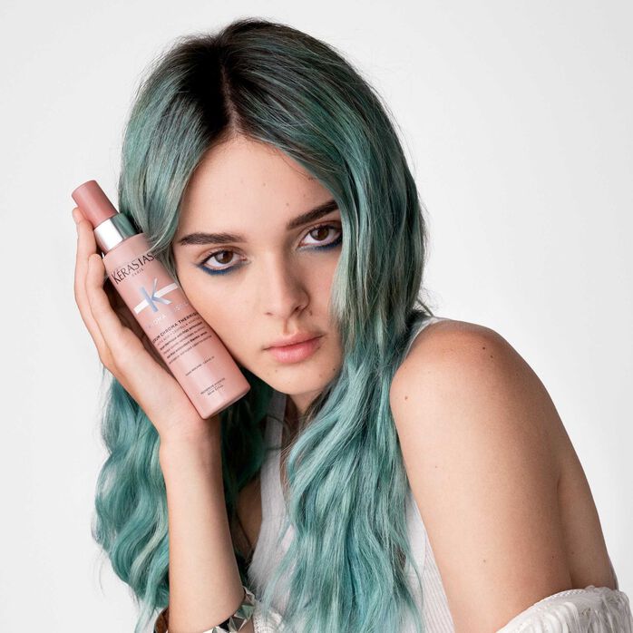 KÉRASTASE | CHROMA ABSOLU | SÉRUM CHROMA THERMIQUE | SÉRUM THERMO-PROTECTEUR HYDRATANT & ANTI-FRISOTTIS SANS RINÇAGE POUR CHEVEUX COLORÉS SENSIBILISÉS OU ABÎMÉS | 150 ML